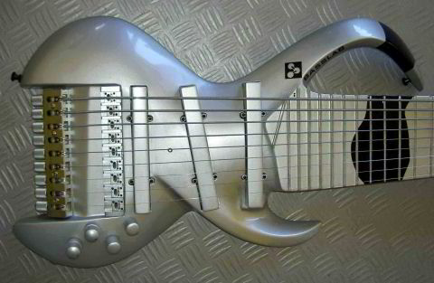 Closeup of the body.
[hi-res = 2425x1580 174KB]