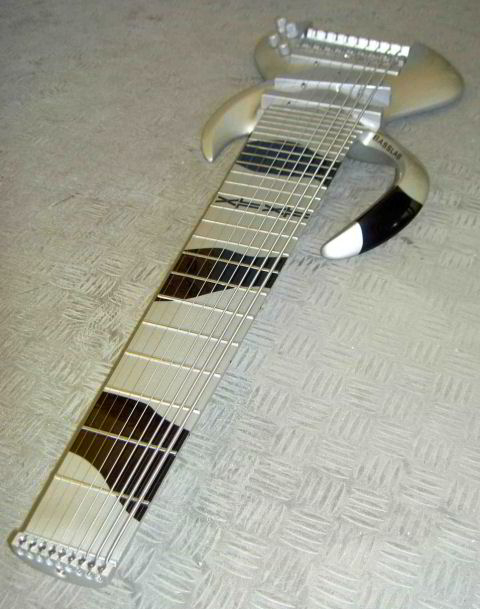 Overall view from the head.
[hi-res = 956x1212 185KB]